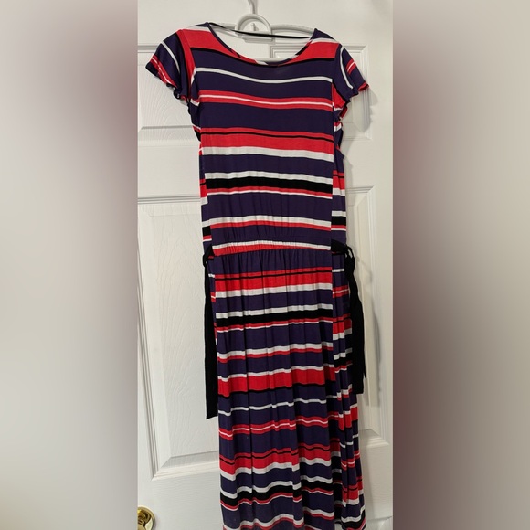 Cute stripped, just below the knee dress! - Picture 4 of 6